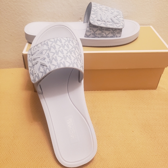 Brand New Michael Kors MK Slides - Picture 4 of 5